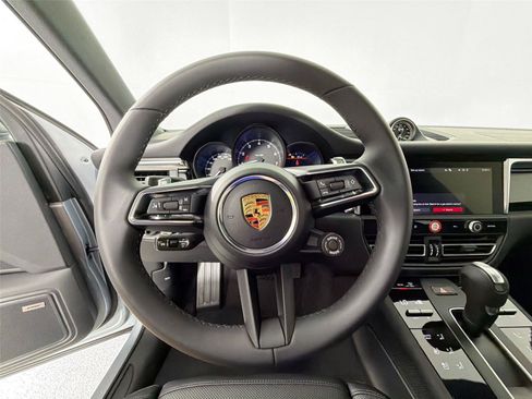 Certified 2026 Porsche Macan AWD/4WD image 20