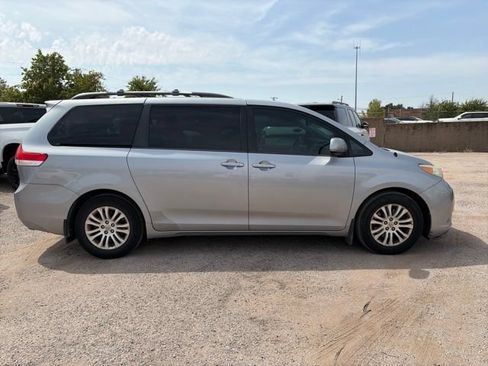 Used 2013 Toyota Sienna XLE FWD image 6