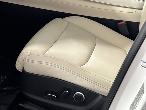 Used 2023 Genesis GV70 2.5T w/ Select Package image 14