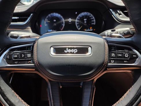 Certified 2025 Jeep Grand Cherokee Summit AWD/4WD image 34
