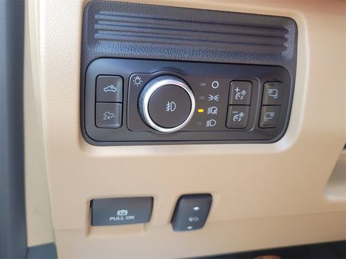 New 2025 Ford F250 Lariat w/ Chrome Package image 30