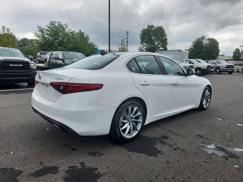 Used 2017 Alfa Romeo Giulia image 6