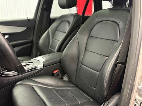 Used 2019 Mercedes-Benz GLC 300 4MATIC w/ Premium Package image 12