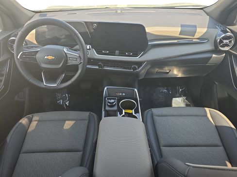 Used 2026 Chevrolet Equinox LT w/ Convenience Package II FWD image 9