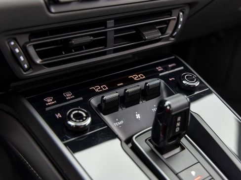 Certified 2022 Porsche 911 Carrera image 40