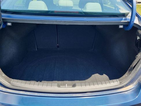 Used 2017 Hyundai Elantra SE FWD image 27