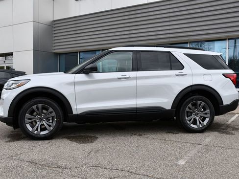 Used 2026 Ford Explorer Active w/ Active Comfort Package AWD/4WD image 2