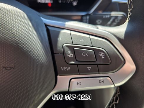 Used 2023 Volkswagen Tiguan SE image 25