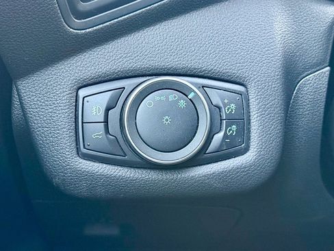 Used 2019 Ford Escape SE image 18