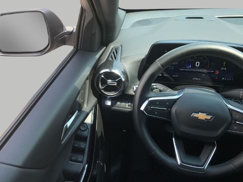 Used 2026 Chevrolet Equinox LT w/ Convenience Package II AWD/4WD image 4