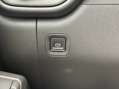 Used 2022 Chevrolet Silverado 1500 Custom image 32