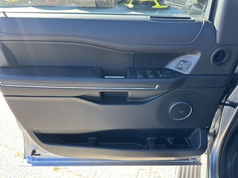 Used 2023 Ford Expedition Limited image 26