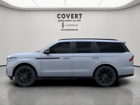 New 2026 Lincoln Navigator Reserve w/ Jet Appearance Package AWD/4WD image 3