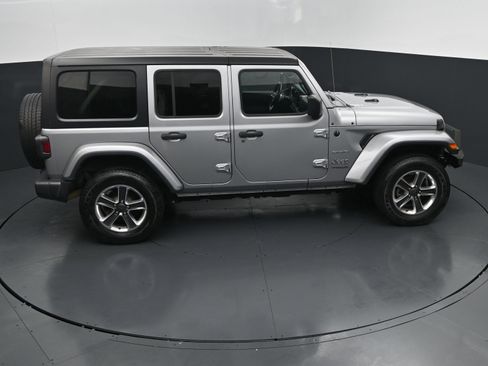Used 2021 Jeep Wrangler Unlimited Sahara AWD/4WD image 32