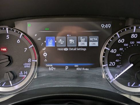 Used 2024 Toyota Highlander LE AWD/4WD image 6