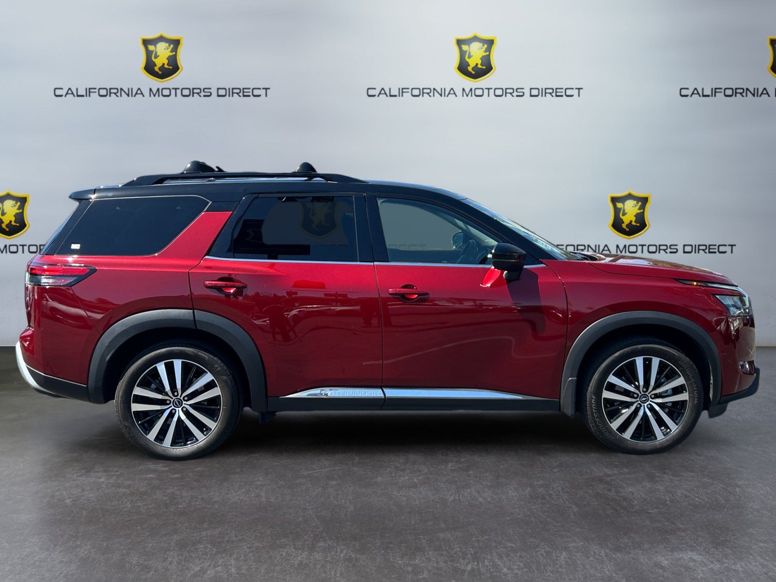 Used 2025 Nissan Pathfinder Platinum w/ Cargo Package FWD image 6