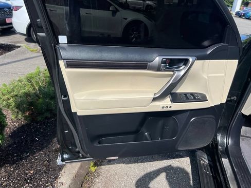 Used 2023 Lexus GX 460 Premium w/ Premium Package AWD/4WD image 10