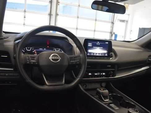 Used 2025 Nissan Rogue SV AWD/4WD image 23