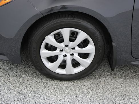 Used 2025 Toyota Corolla LE FWD image 11