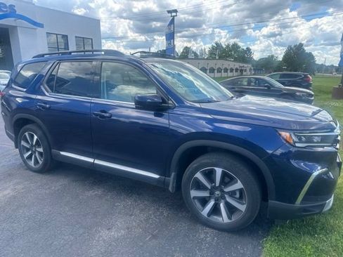 Used 2024 Honda Pilot Touring image 2