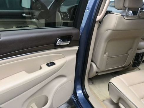 Used 2020 Jeep Grand Cherokee Overland AWD/4WD image 20