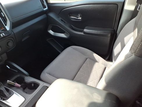 Used 2025 Nissan Frontier SV RWD image 12