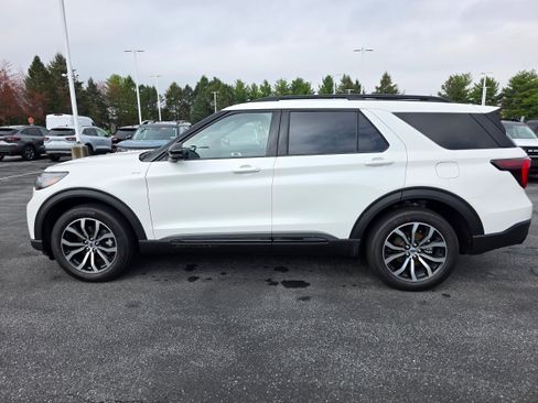 New 2026 Ford Explorer ST-Line image 9