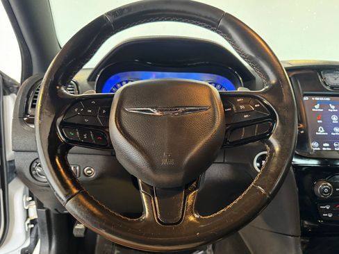 Used 2019 Chrysler 300 S RWD image 16
