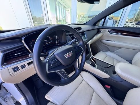 Used 2017 Cadillac XT5 Luxury w/ Driver Awareness Package image 12