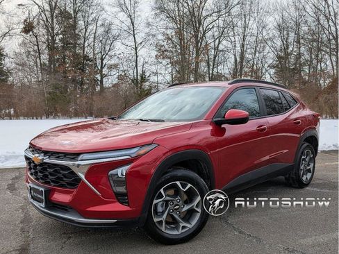 Used 2025 Chevrolet Trax LT w/ LT Convenience Package image 1
