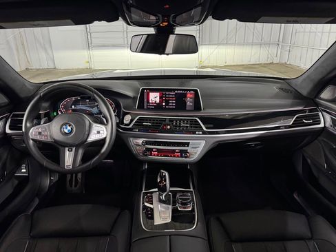 Used 2021 BMW 750i xDrive w/ Executive Package AWD/4WD image 21