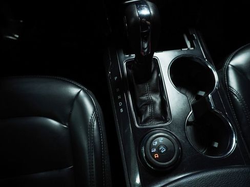 Used 2019 Ford Explorer XLT w/ Equipment Group 202A image 20