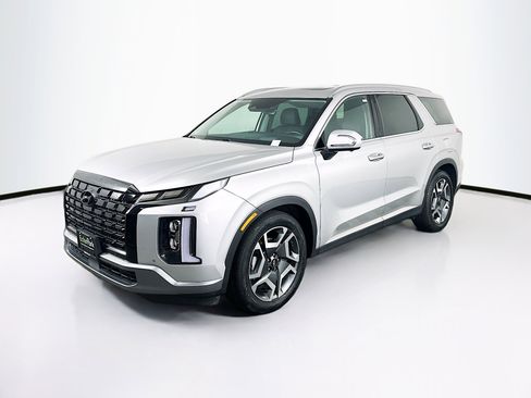Used 2024 Hyundai Palisade Limited image 3