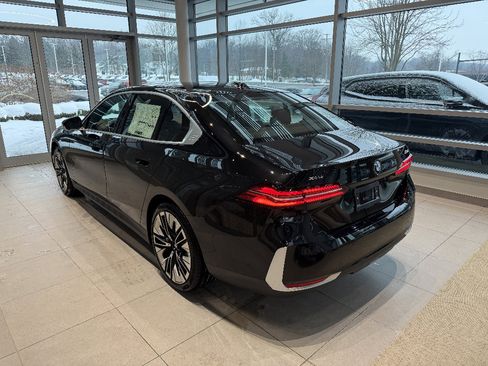 New 2026 BMW 530i xDrive w/ Premium Package image 4