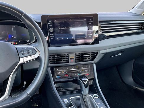 Used 2025 Volkswagen Jetta SE FWD image 6