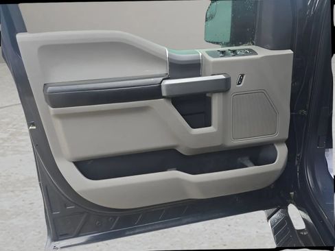 Used 2016 Ford F150 XLT w/ Equipment Group 302A Luxury image 9