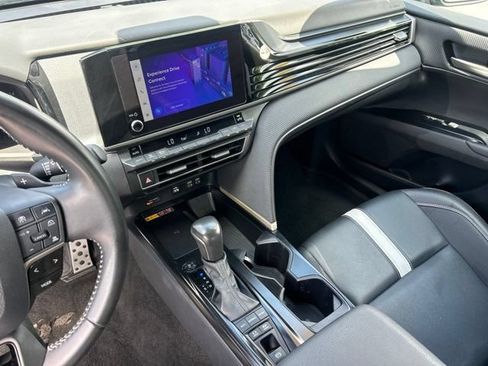 Used 2025 Toyota Camry SE FWD image 30