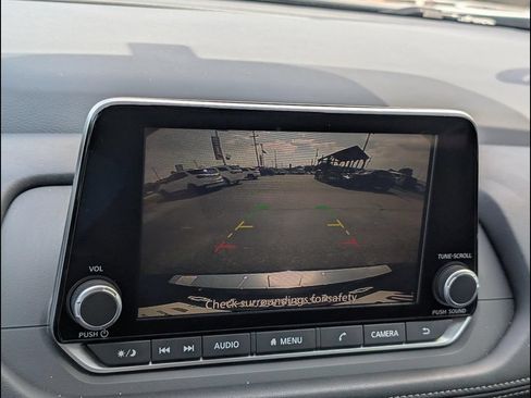 Used 2024 Nissan Rogue SV AWD/4WD image 9