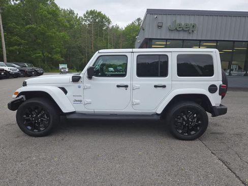 Used 2023 Jeep Wrangler Unlimited Sahara w/ Cold Weather Group AWD/4WD image 7