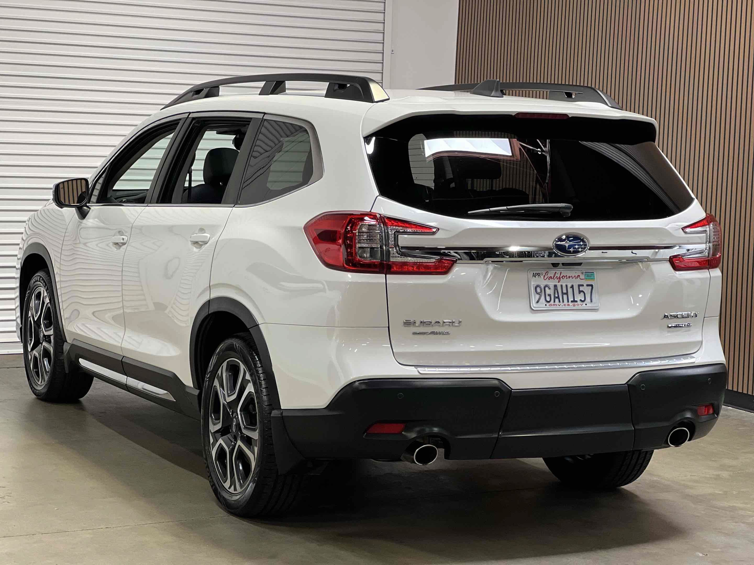 Used 2023 Subaru Ascent Limited w/ Technology Package AWD/4WD image 2
