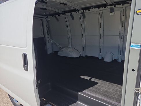 Used 2016 Chevrolet Express 2500 image 12