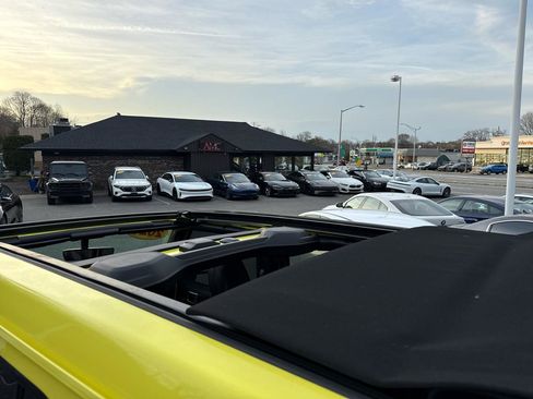 Used 2023 Jeep Wrangler Unlimited Sahara w/ Cold Weather Group image 60