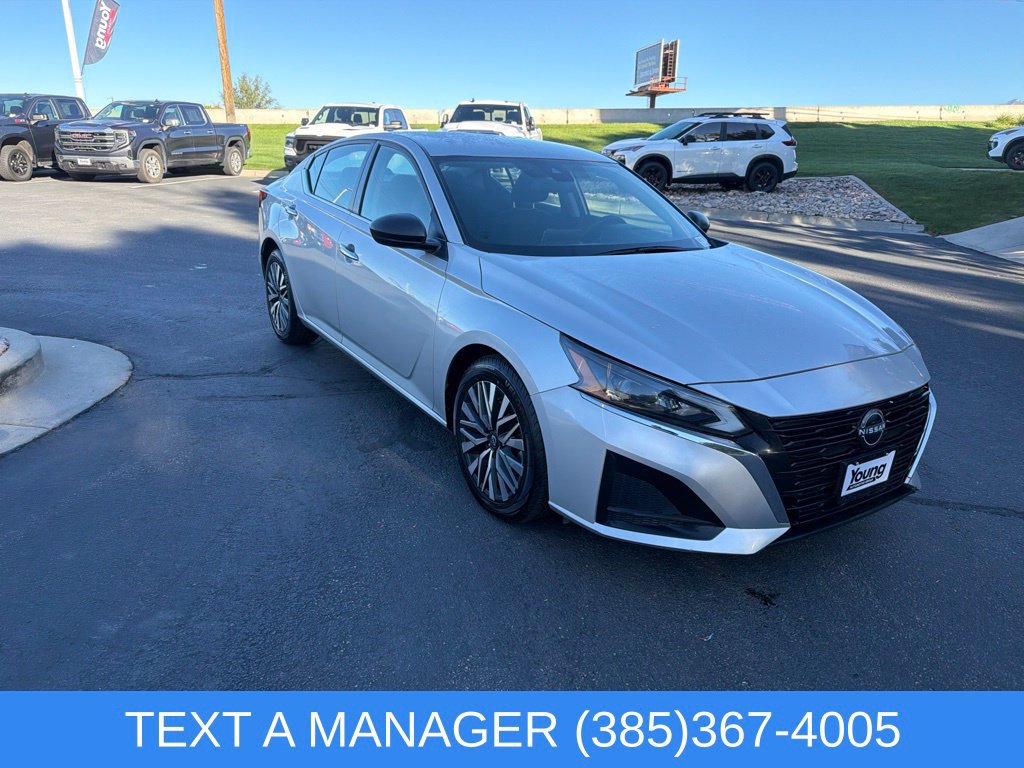 Used 2024 Nissan Altima 2.5 SV FWD image 1