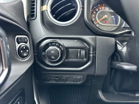 Certified 2025 Jeep Gladiator Sport AWD/4WD image 26