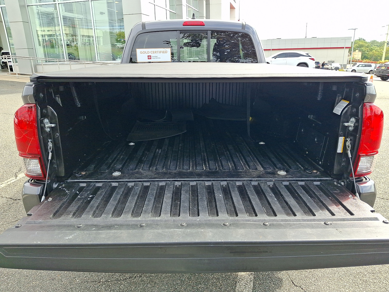 Certified 2022 Toyota Tacoma SR5 AWD/4WD image 28