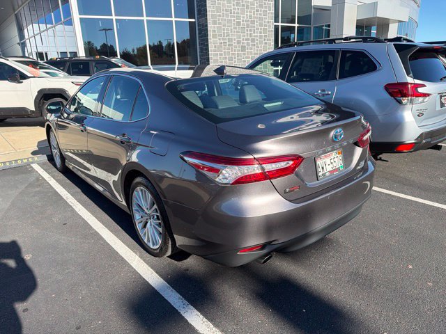 Used 2020 Toyota Camry XLE FWD image 3