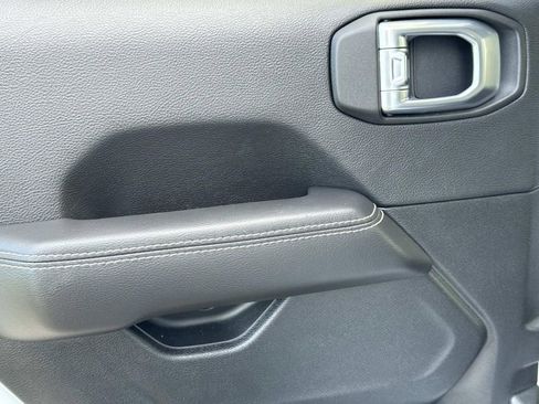 Used 2021 Jeep Wrangler Unlimited Sahara image 12