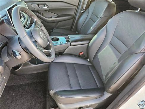 Used 2024 Nissan Rogue SV w/ SV Premium Package image 13