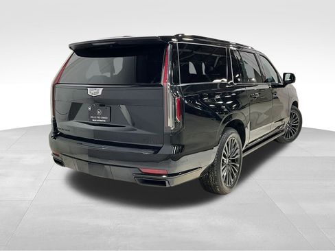 Used 2022 Cadillac Escalade ESV Sport Platinum w/ LPO, ONYX Package image 4