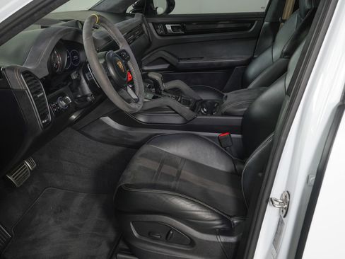 Used 2023 Porsche Cayenne Turbo GT AWD/4WD image 13